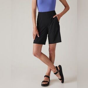 Athleta Women’s Brooklyn Bermuda Shorts Black Travel Athletic- Size 6
